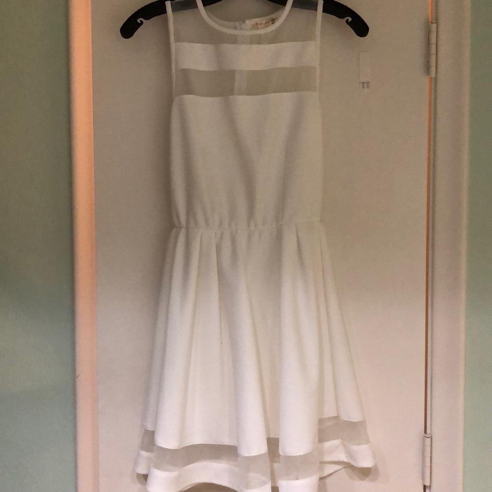 CUTE WHITE DRESS